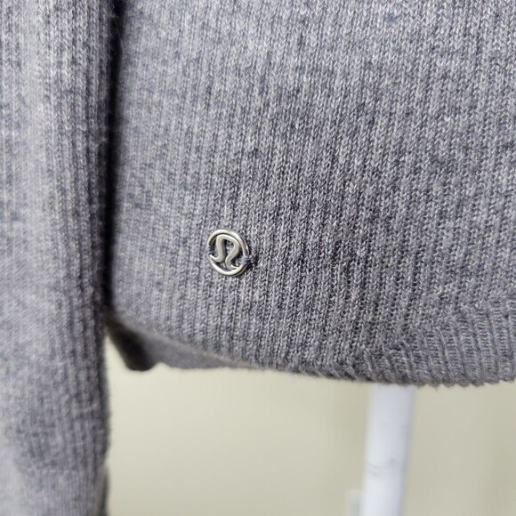 Cozy Lululemon Cabin Yogi hooded Wrap Heathered Gray with pockets open cardigan - Picture 9 of 14